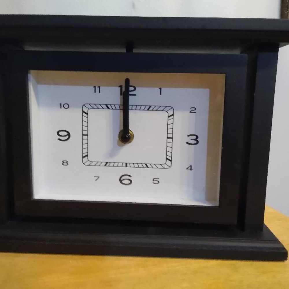Melannco Black Revolving Photo Clock